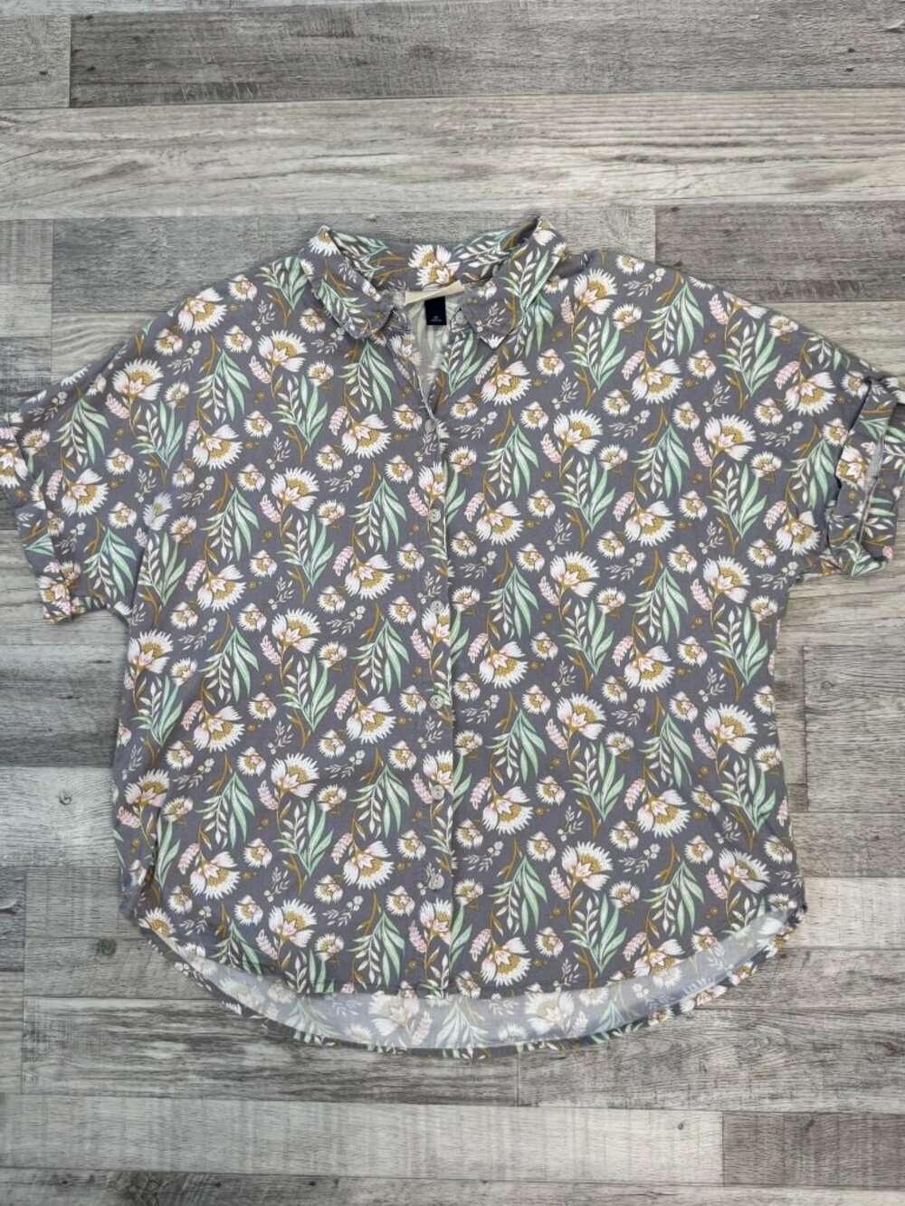 Universal Thread Grey Floral Short Sleeve Button Front Top Size Medium K21